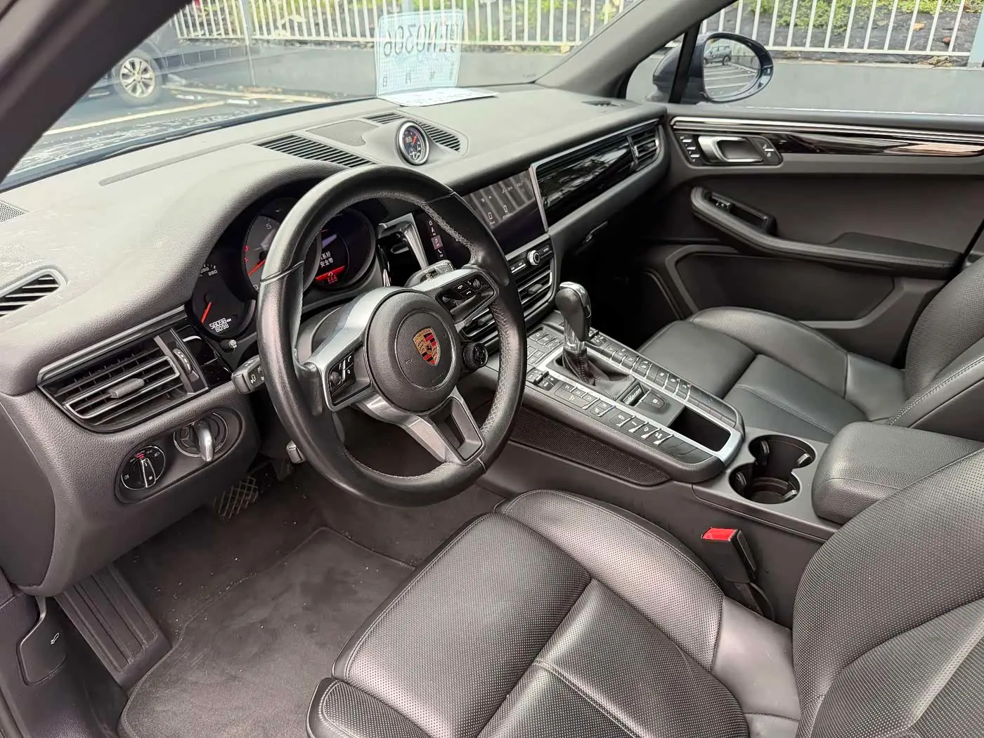 Porsche Macan 2020 — Фото 10/18