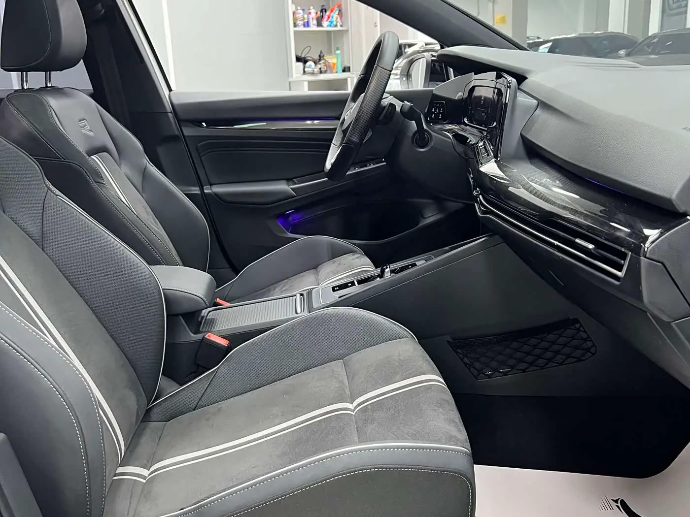 Volkswagen Golf 2023 — Photo 16/20