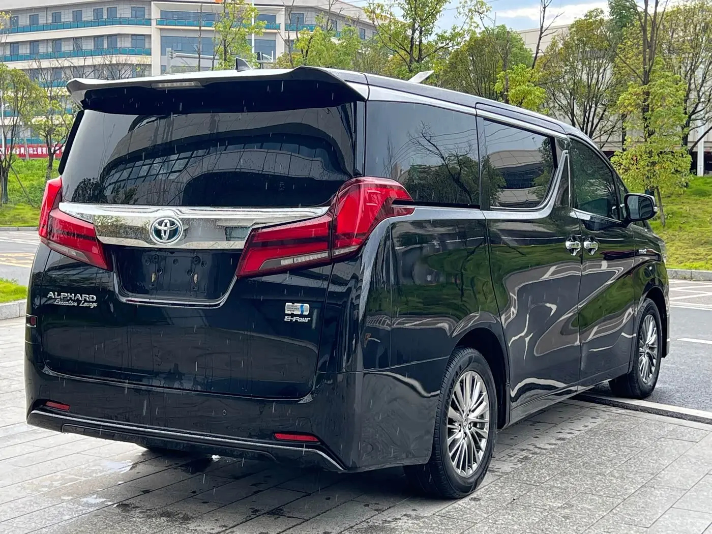 Toyota Alphard 2023 — Photo 4/12
