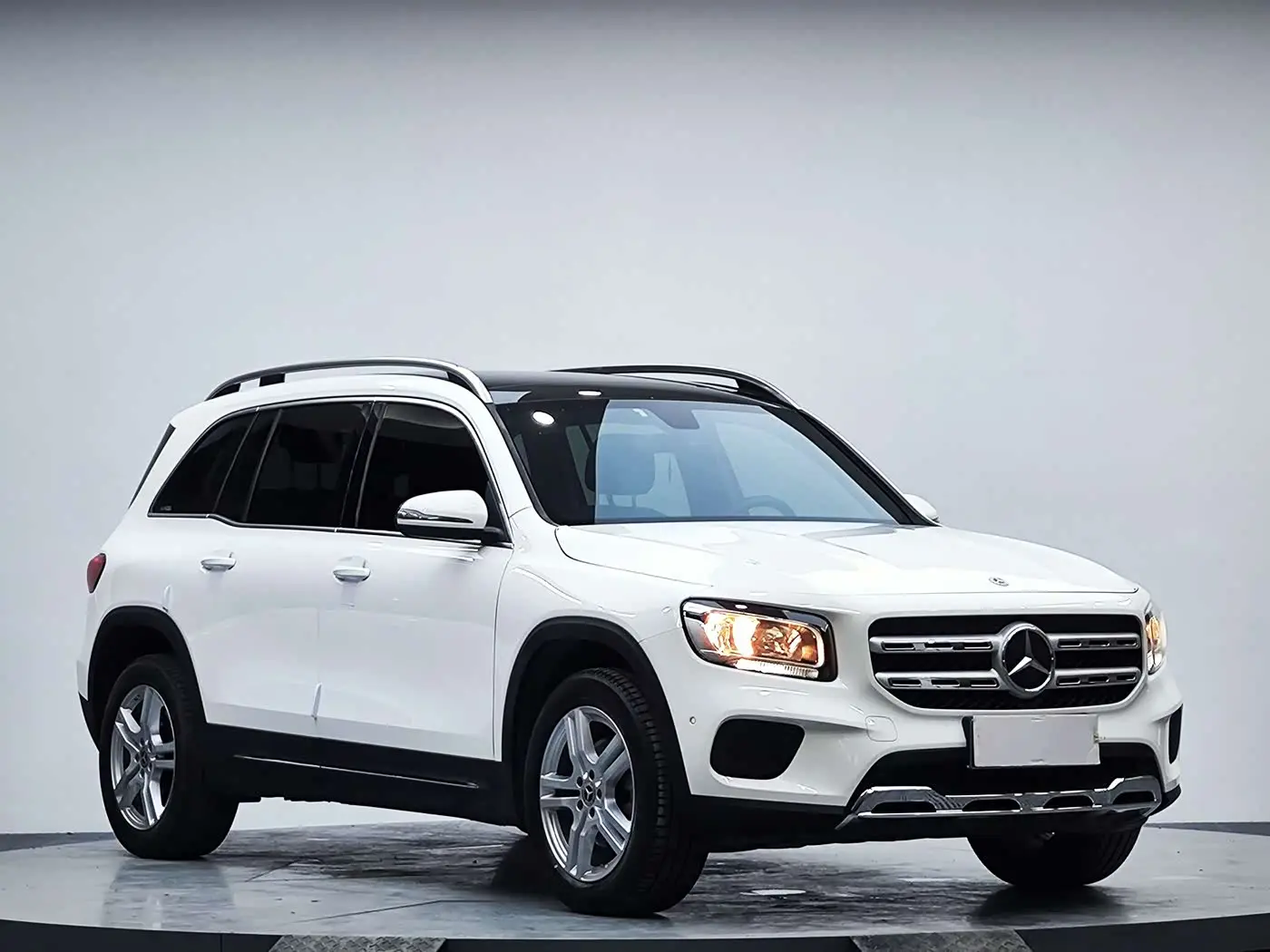 Mercedes-Benz GLB 2021 — Фото 4/20