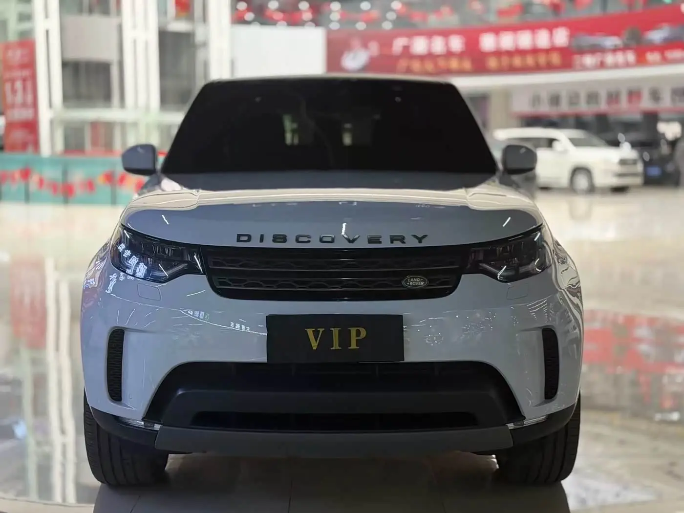 Land Rover Discovery 2017 — Photo 2/9