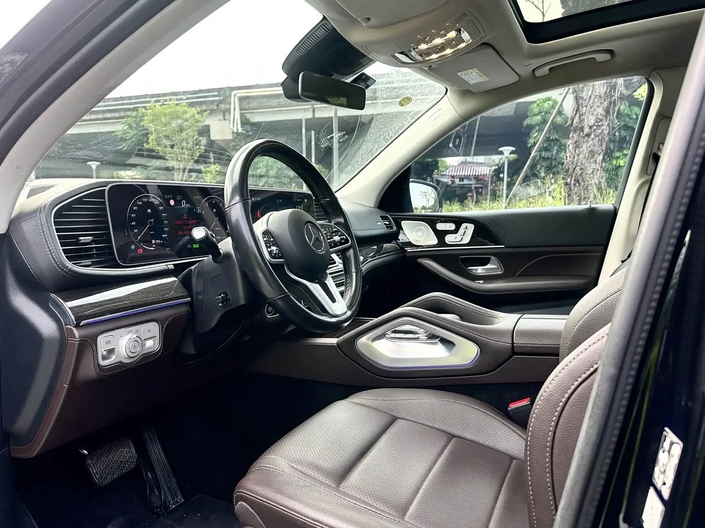 Mercedes-Benz GLS 2022 — Photo 10/17