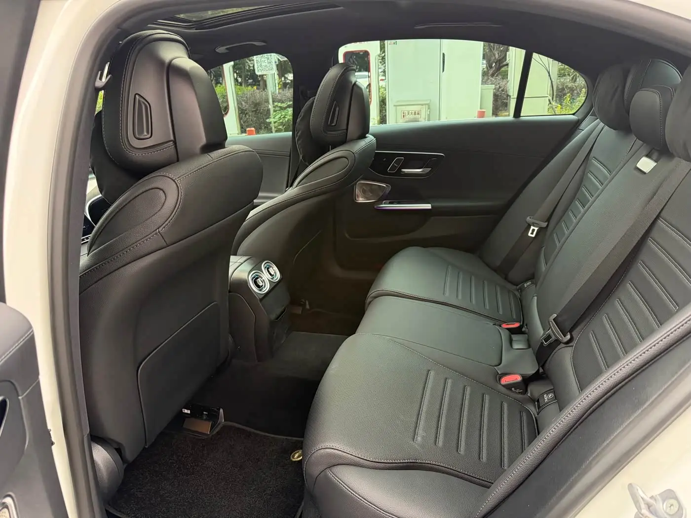 Mercedes-Benz C-Class 2026 — Photo 10/17