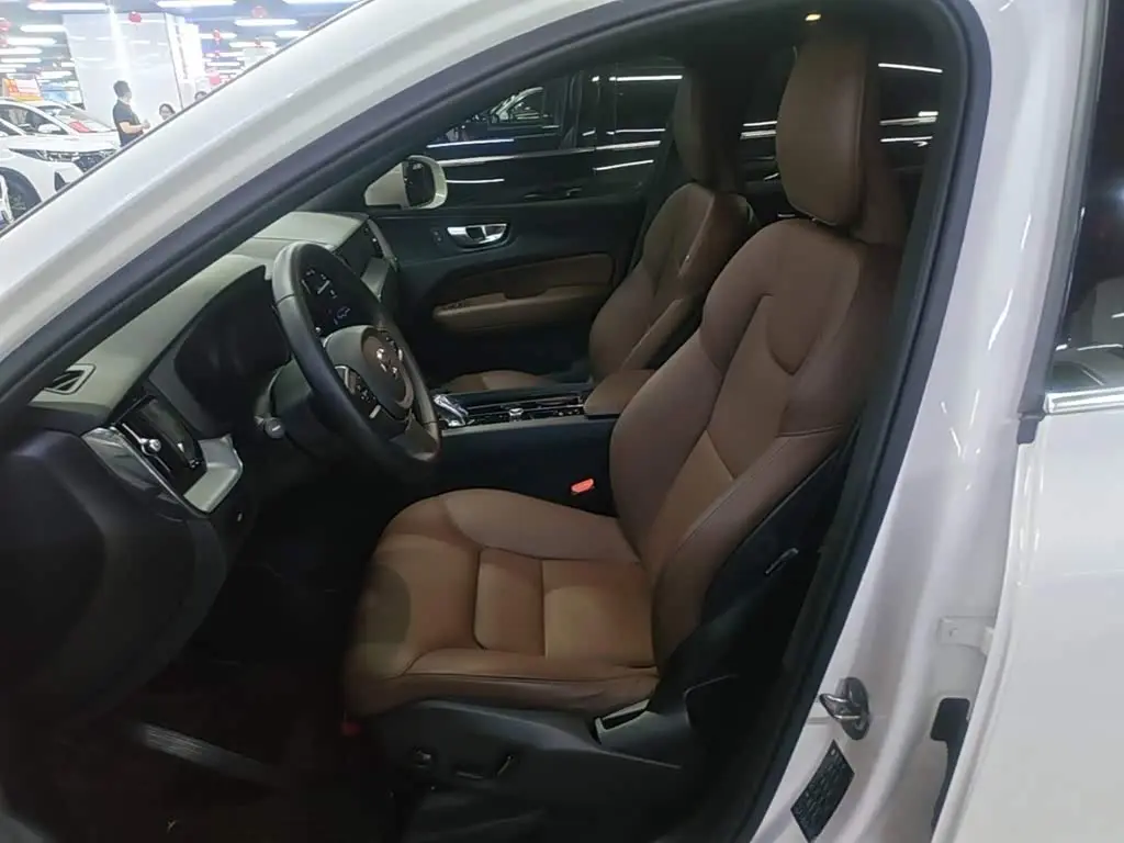 Volvo XC60 2025 — Фото 15/20