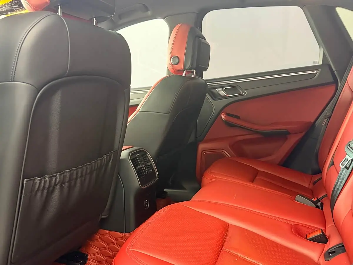 Porsche Macan 2020 — Photo 14/20