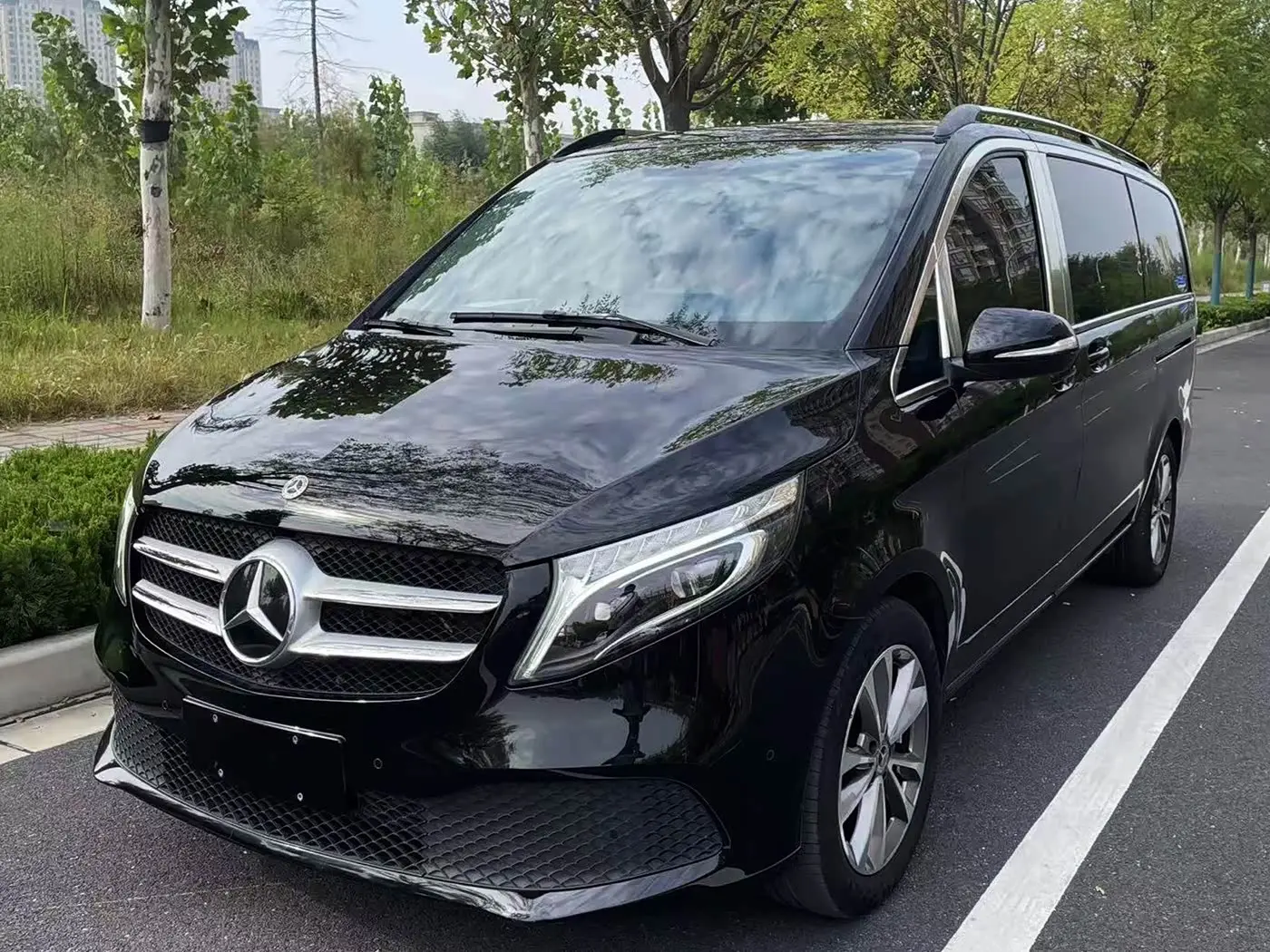 Mercedes-Benz V-Class 2022 — Photo 1/20
