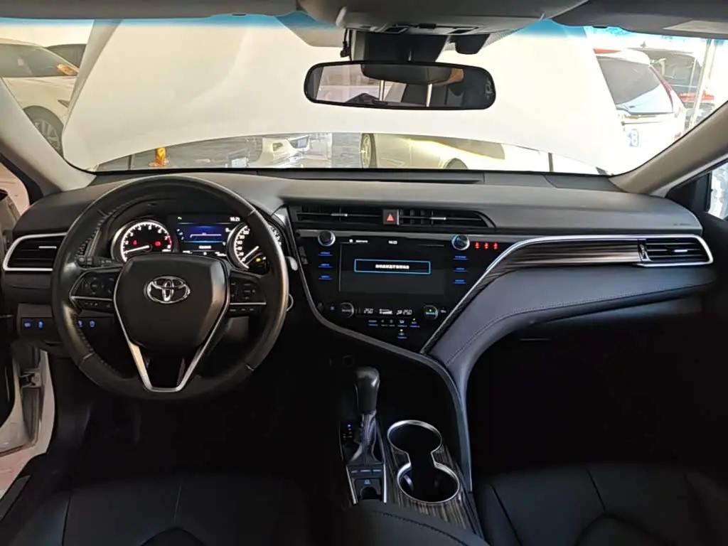 Toyota Camry 2020 — Фото 9/19