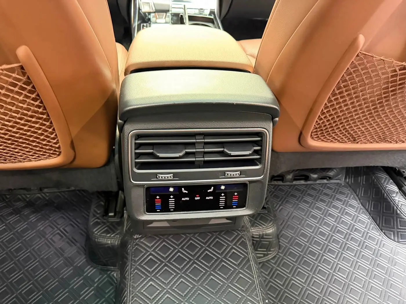 Audi Q7 2023 — Photo 14/20