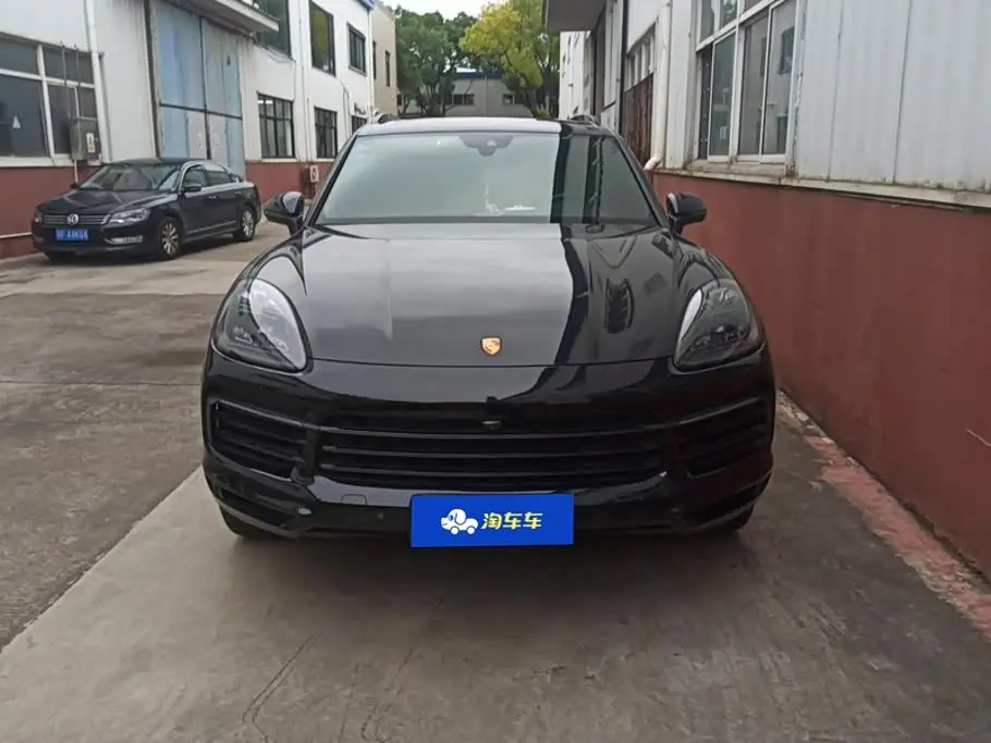 Porsche Cayenne 2019 — Photo 2/16