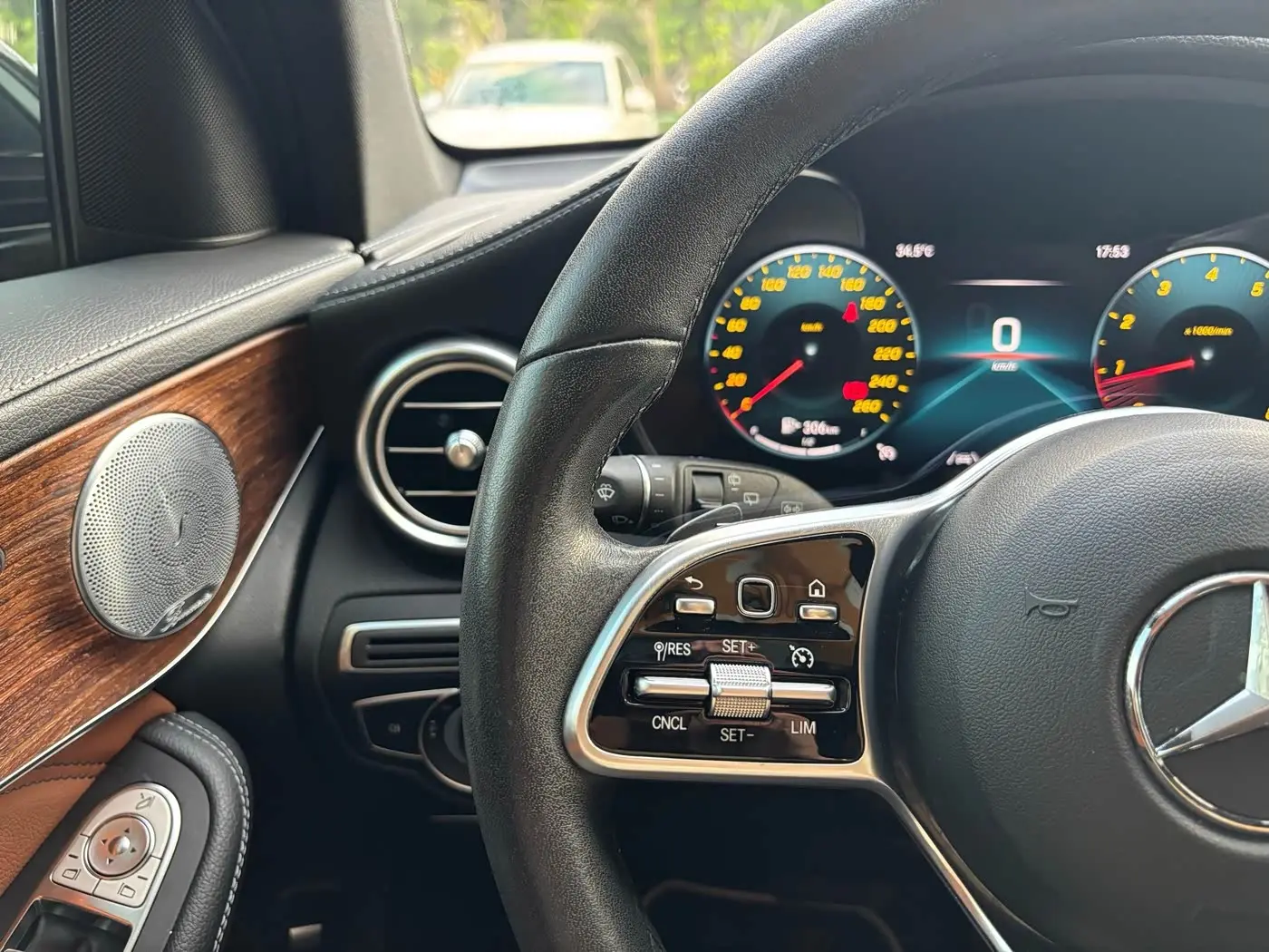 Mercedes-Benz GLC 2020 — Photo 18/20