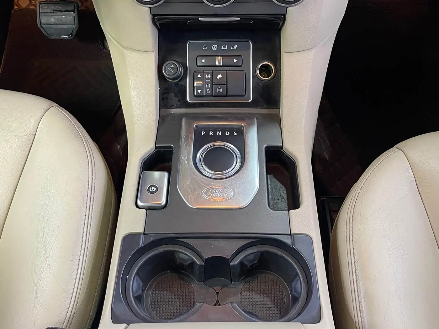 Land Rover Discovery 2016 — Şəkil 16/18