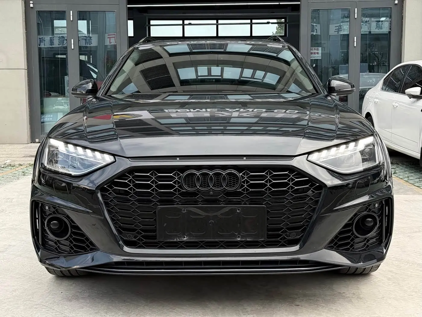 Audi A4 2021 — Photo 1/20