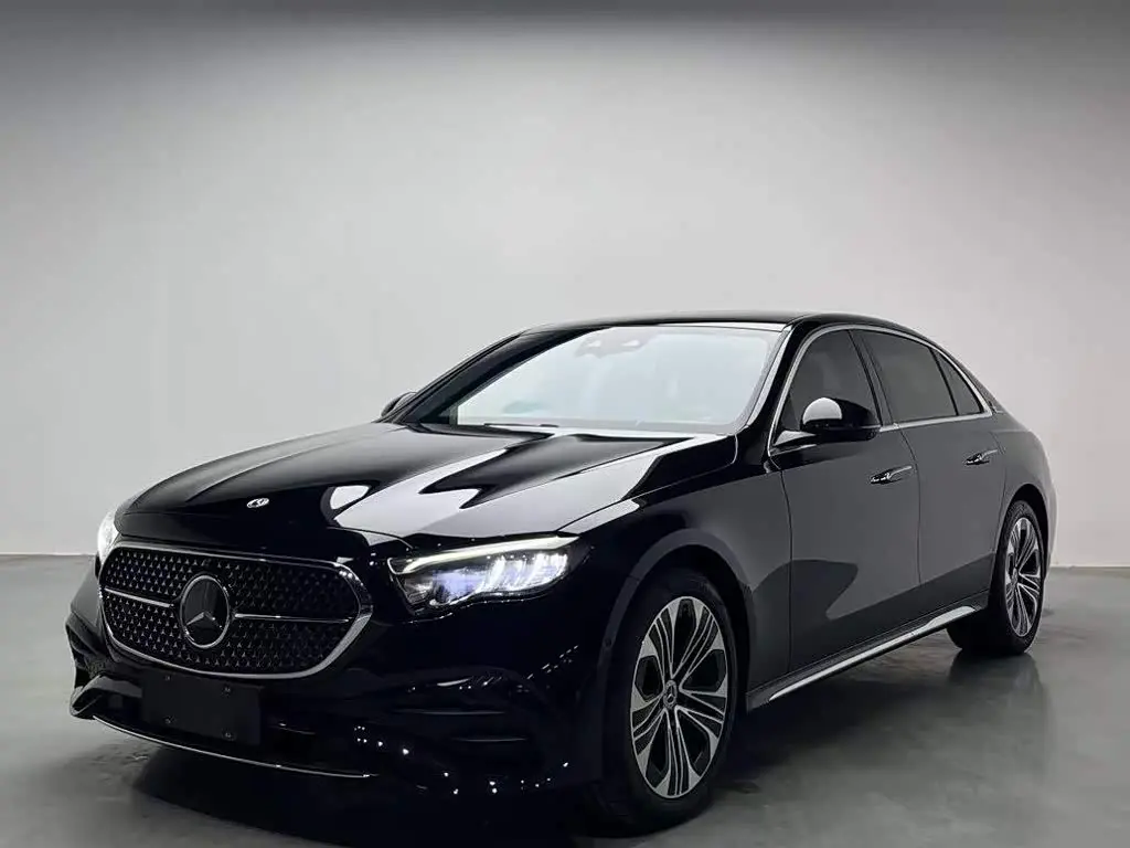 Mercedes-Benz E-Class 2024 — Photo 1/18