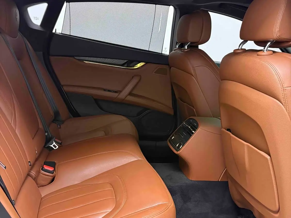 Maserati Quattroporte 2016 — Фото 15/20
