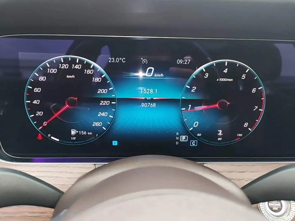Mercedes-Benz E-Class 2022 — Photo 11/19
