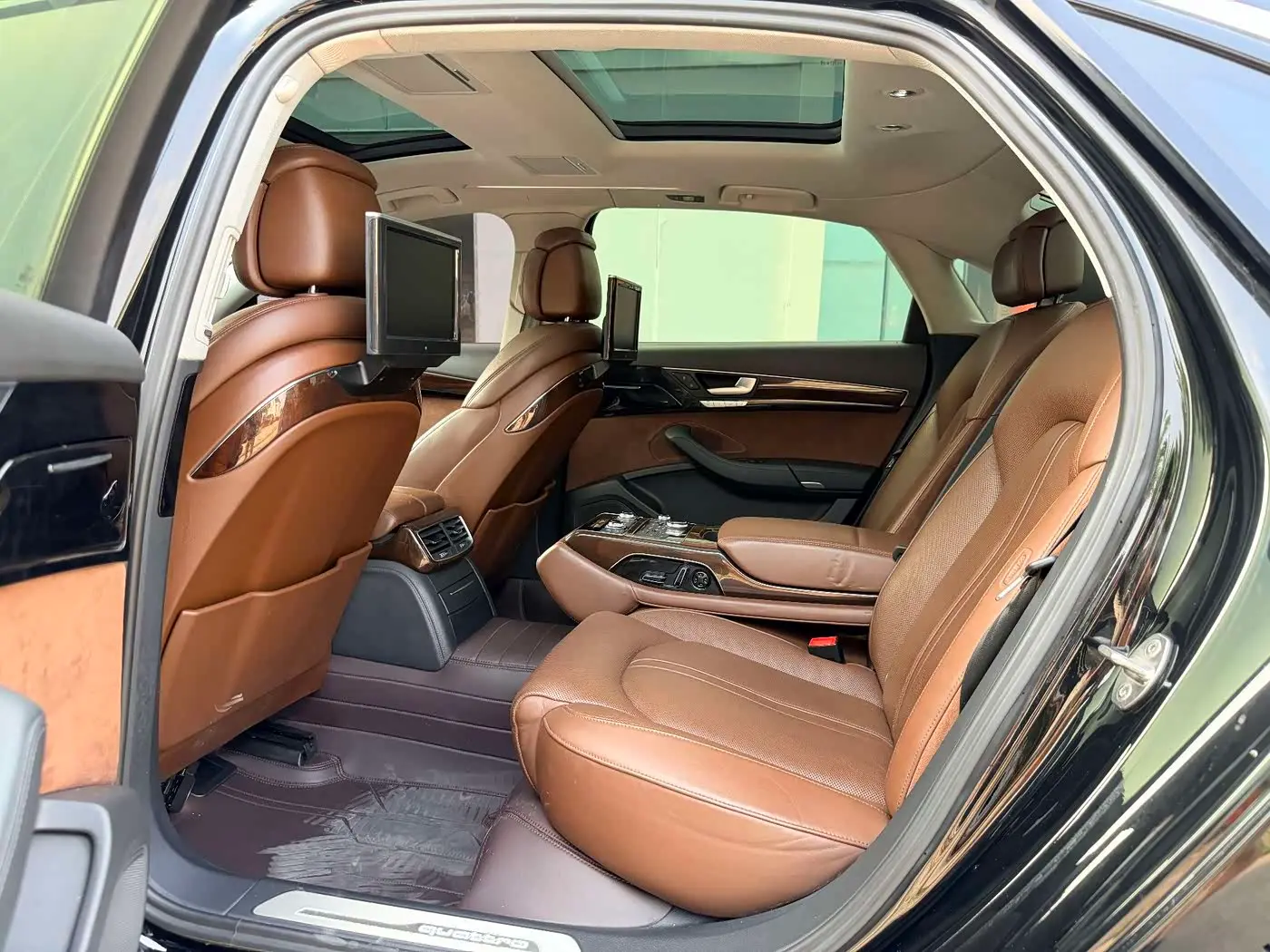 Audi A8 2016 — Photo 12/20