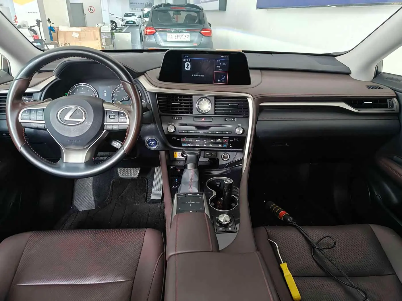 Lexus RX 2022 — Фото 2/5