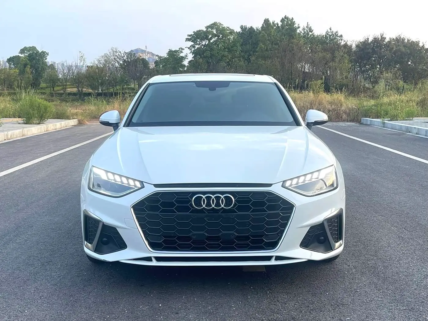 Audi A4L 2021 — Şəkil 2/10