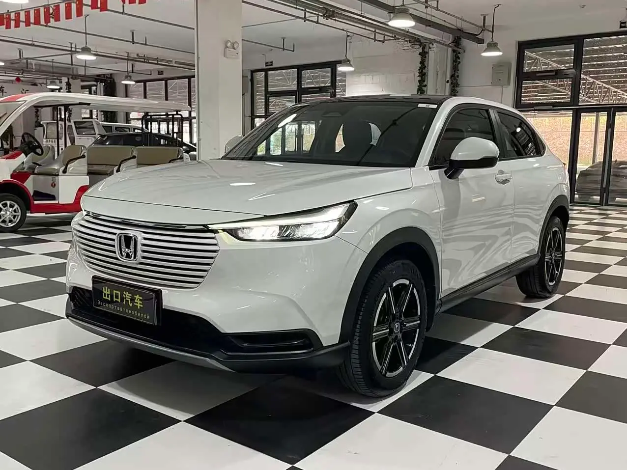 Honda Vezel 2024 — Photo 1/18