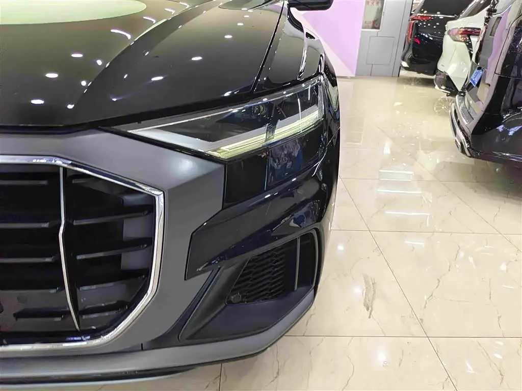 Audi Q8 2019 — Photo 11/18