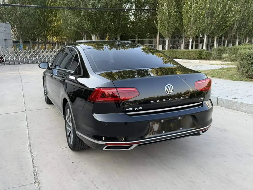 Volkswagen Magotan GTE Plug-in Hybrid 2021 — Photo 5/11