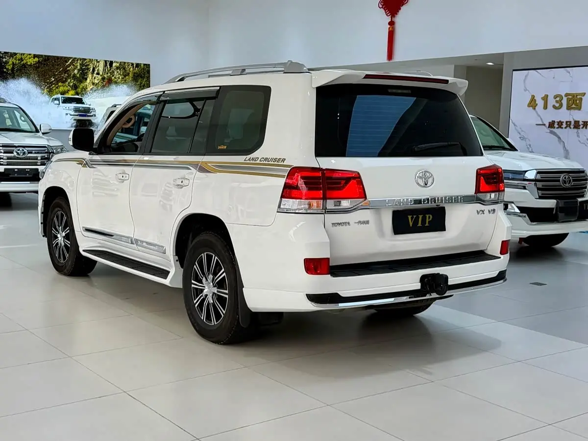 Toyota Land Cruiser 2014 — Photo 15/17