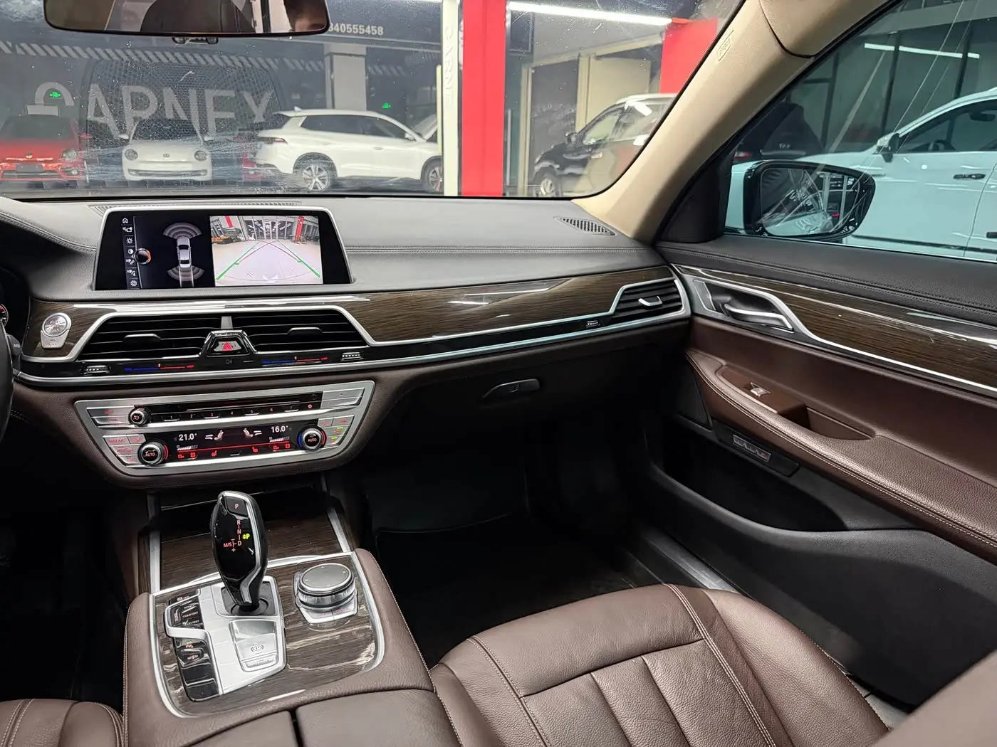 BMW 7 Series 2016 — Фото 18/20