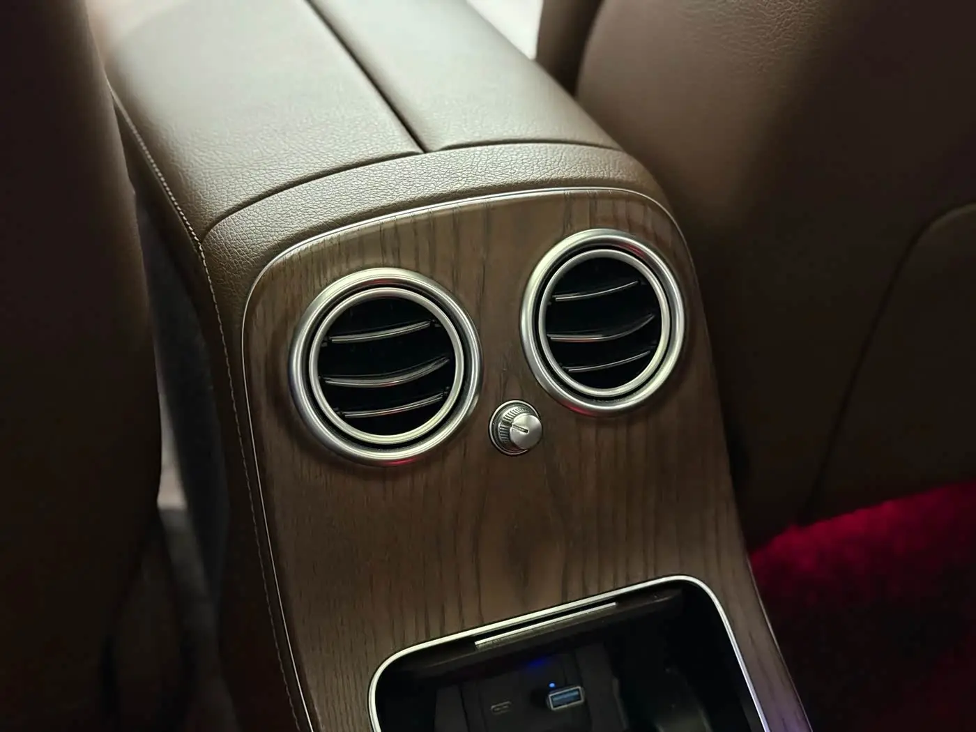 Mercedes-Benz E-Class 2022 — Photo 13/20