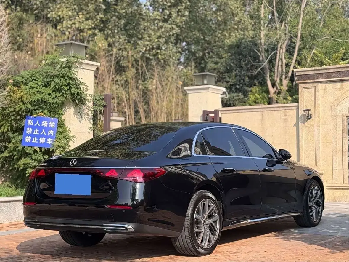 Mercedes-Benz E-Class 2024 — Photo 14/16
