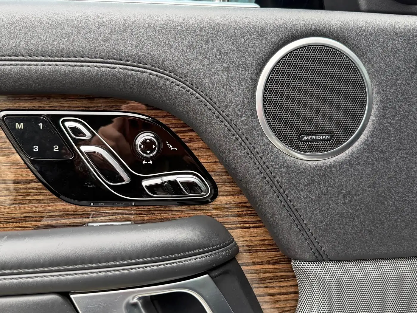Land Rover Range Rover 2018 — Photo 13/20