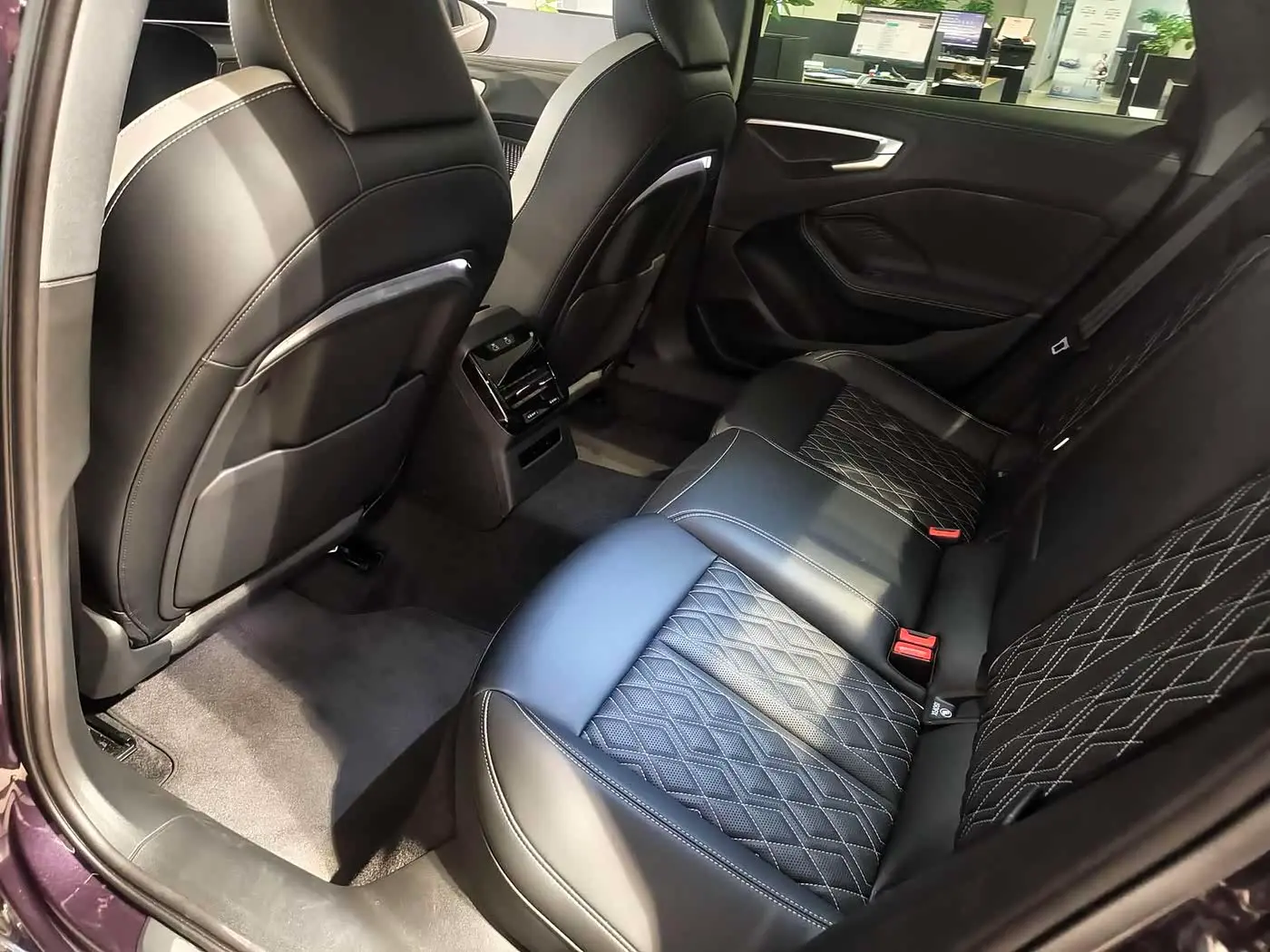 Audi A5L 2025 — Photo 6/12