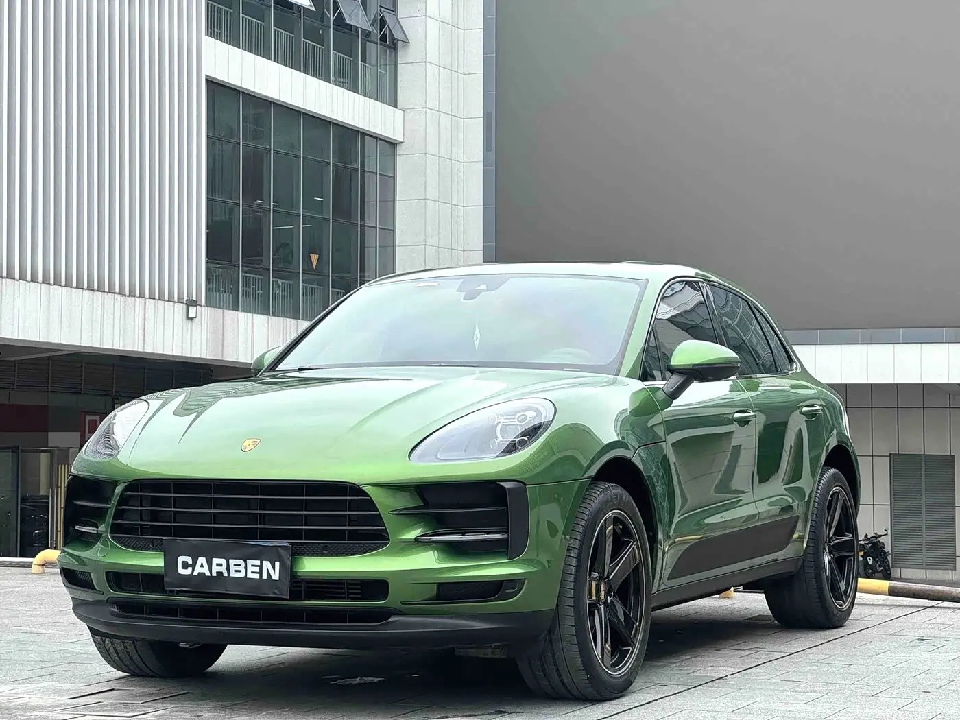 Porsche Macan 2021 — Фото 1/10