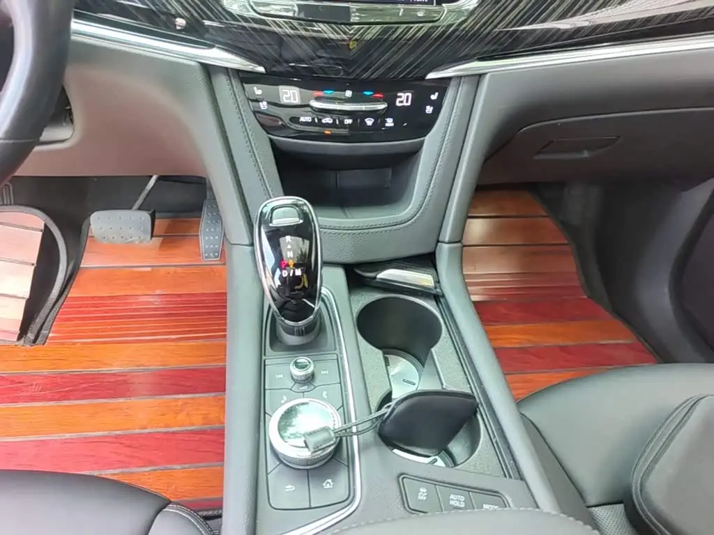 Cadillac XT6 2022 — Photo 19/20