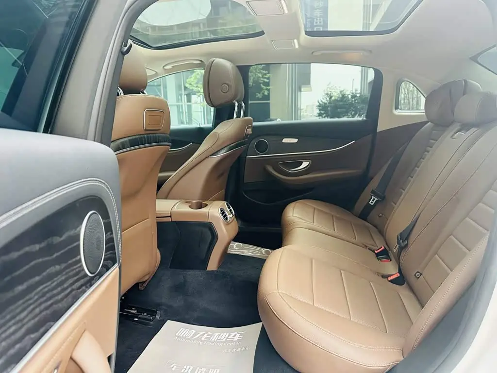 Mercedes-Benz E-Class 2020 — Photo 12/20