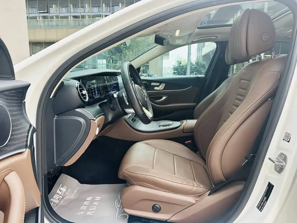 Mercedes-Benz E-Class 2020 — Photo 11/20