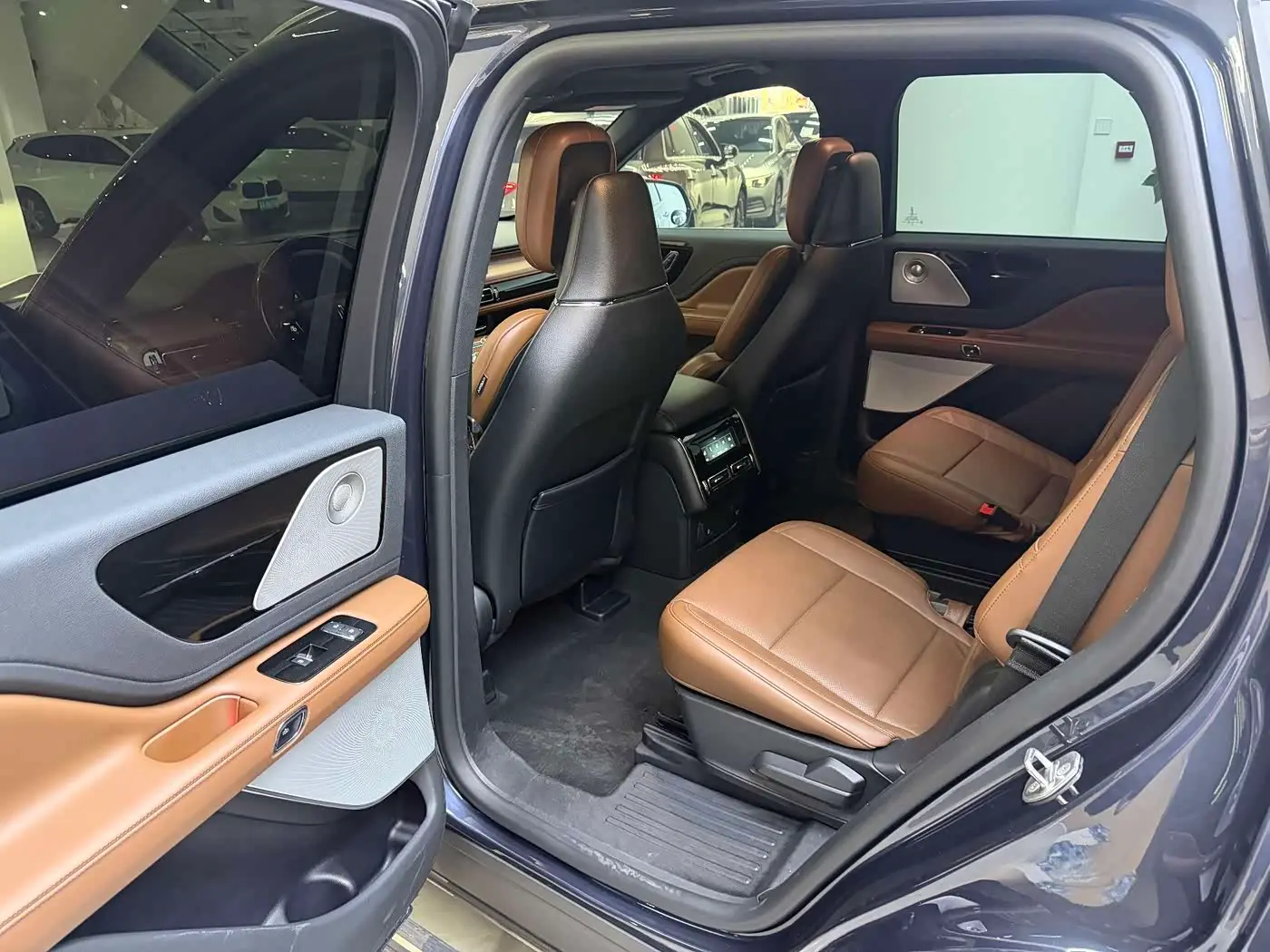 Lincoln Aviator 2021 — Photo 8/9