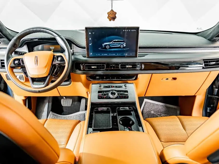 Lincoln Aviator 2023 — Photo 13/20