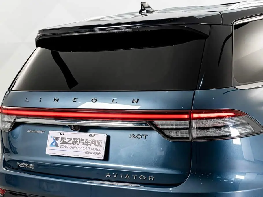 Lincoln Aviator 2023 — Photo 7/20