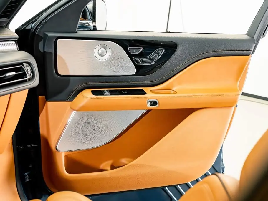 Lincoln Aviator 2023 — Photo 16/20