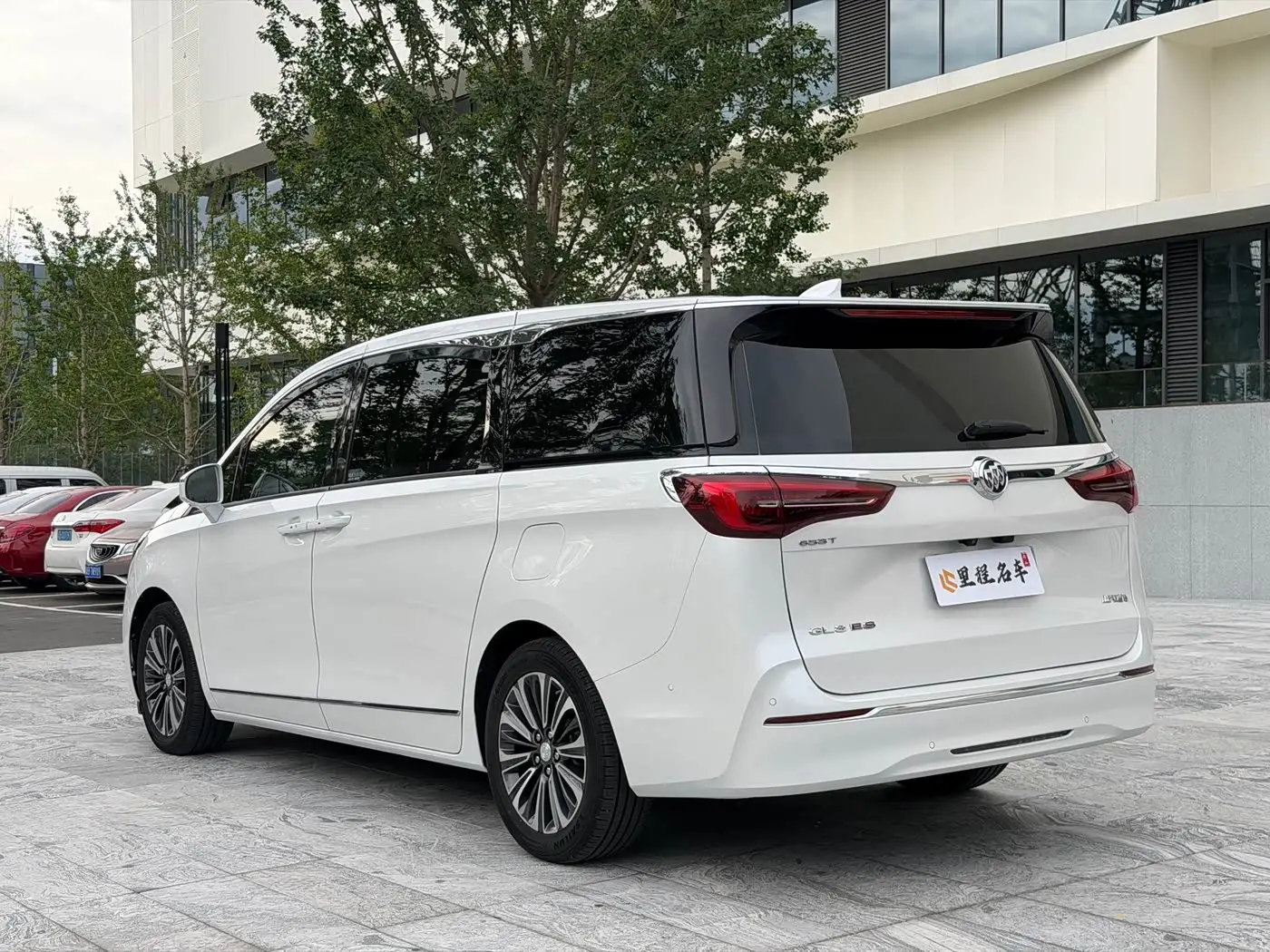 Buick GL8 2021 — Photo 7/18