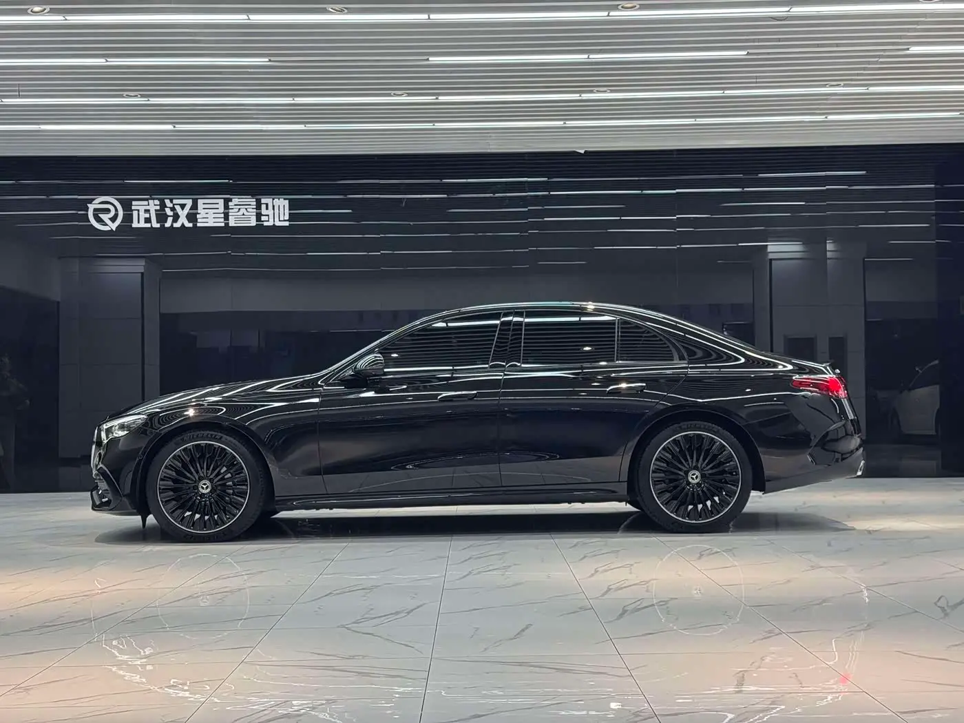 Mercedes-Benz E-Class 2024 — Photo 5/16