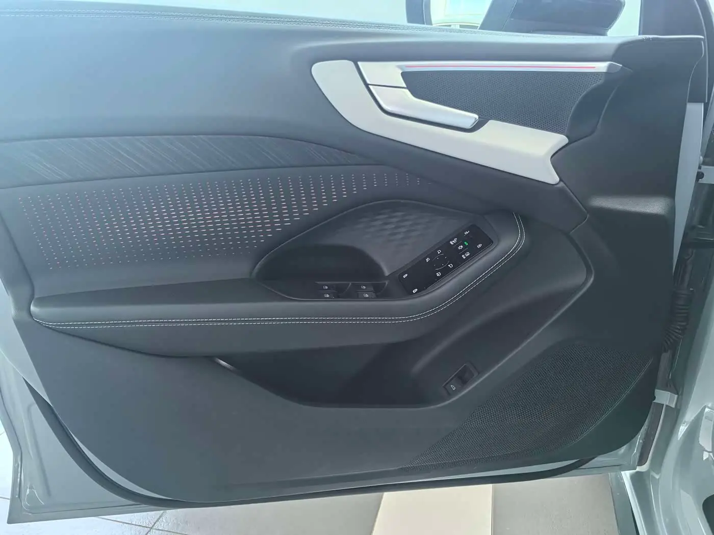 Audi A5L 2025 — Photo 6/18