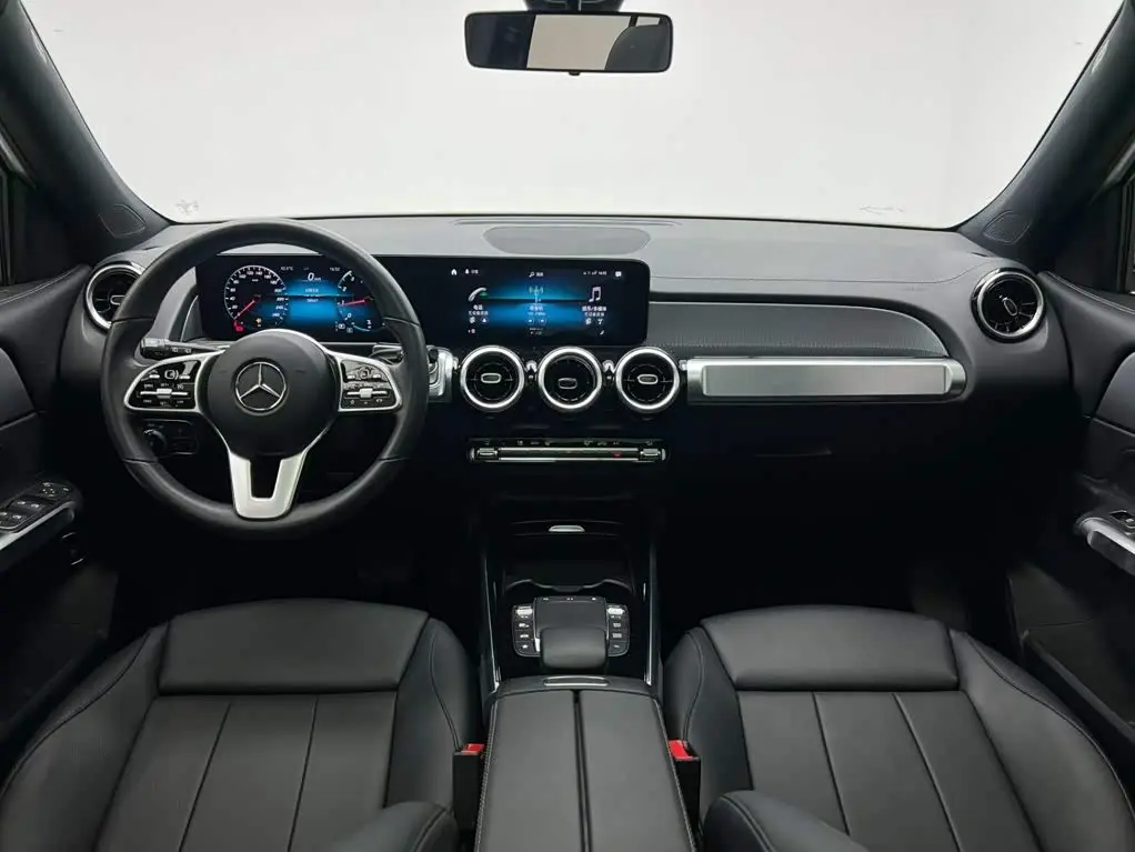 Mercedes-Benz GLB 2021 — Photo 17/20