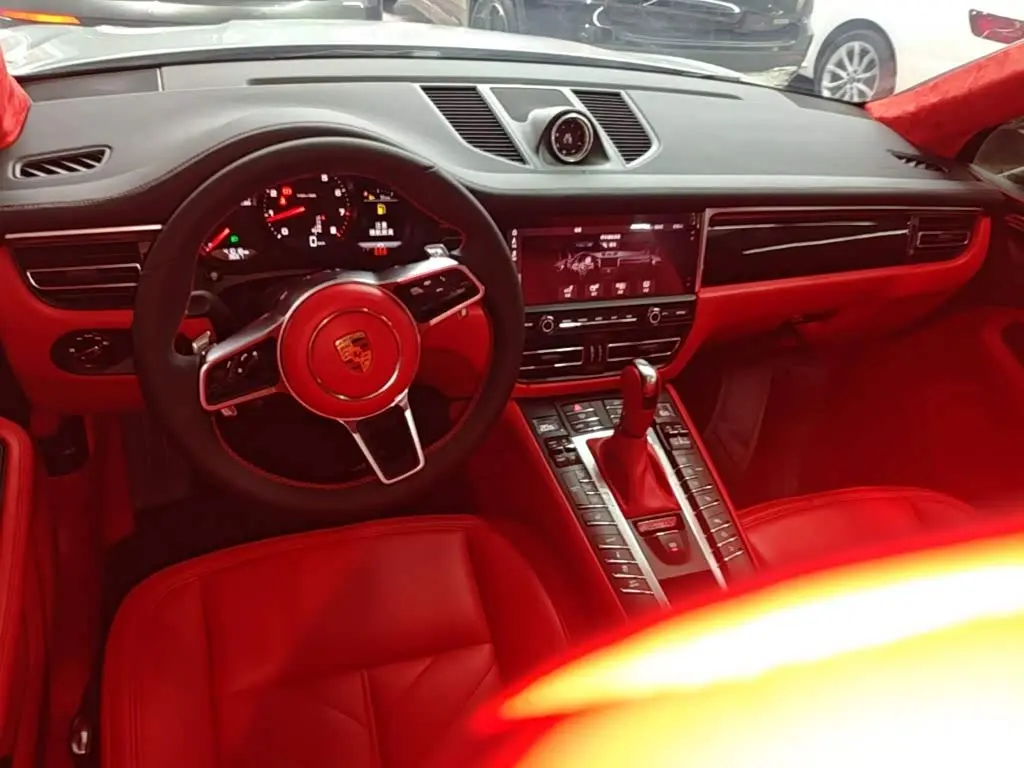 Porsche Macan 2019 — Photo 9/19