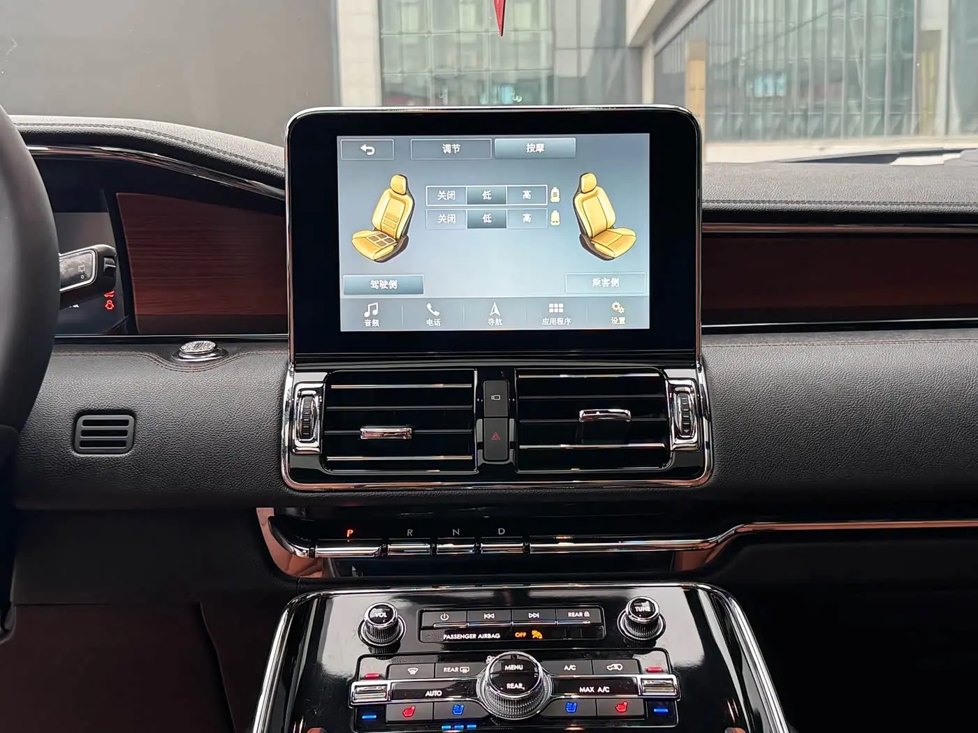 Lincoln Navigator 2020 — Photo 14/20