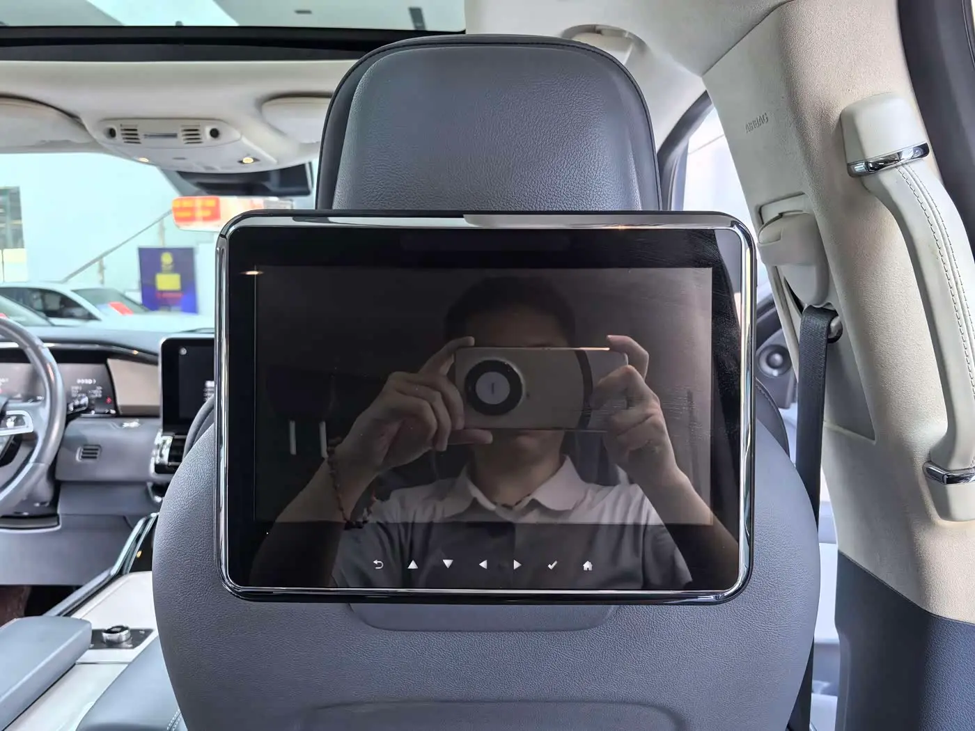 Lincoln Navigator 2023 — Photo 15/18