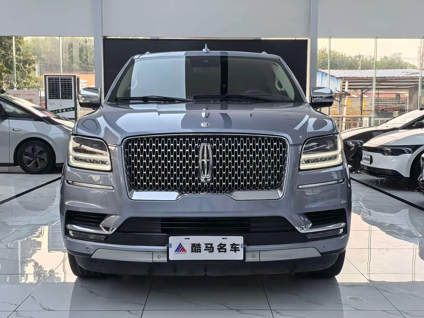 Lincoln Navigator 2023 — Photo 2/18