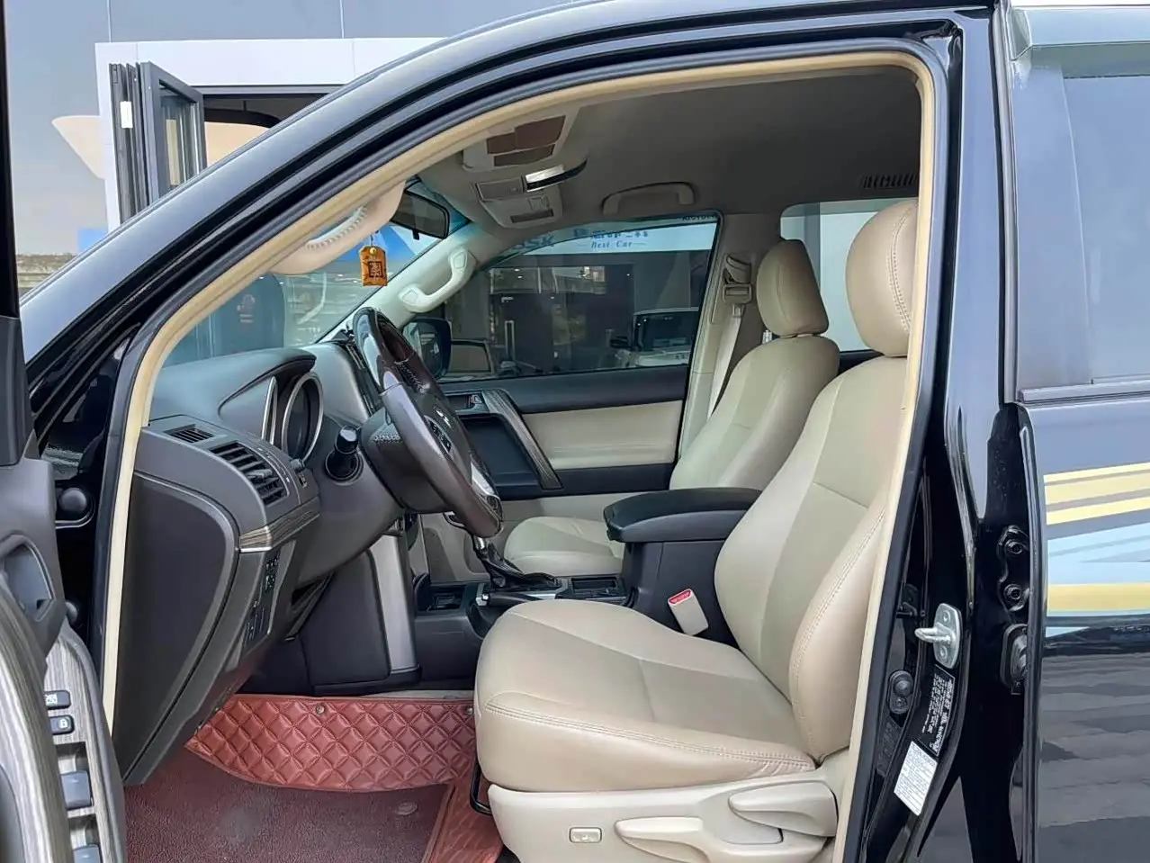 Toyota Prado 2013 — Photo 6/17