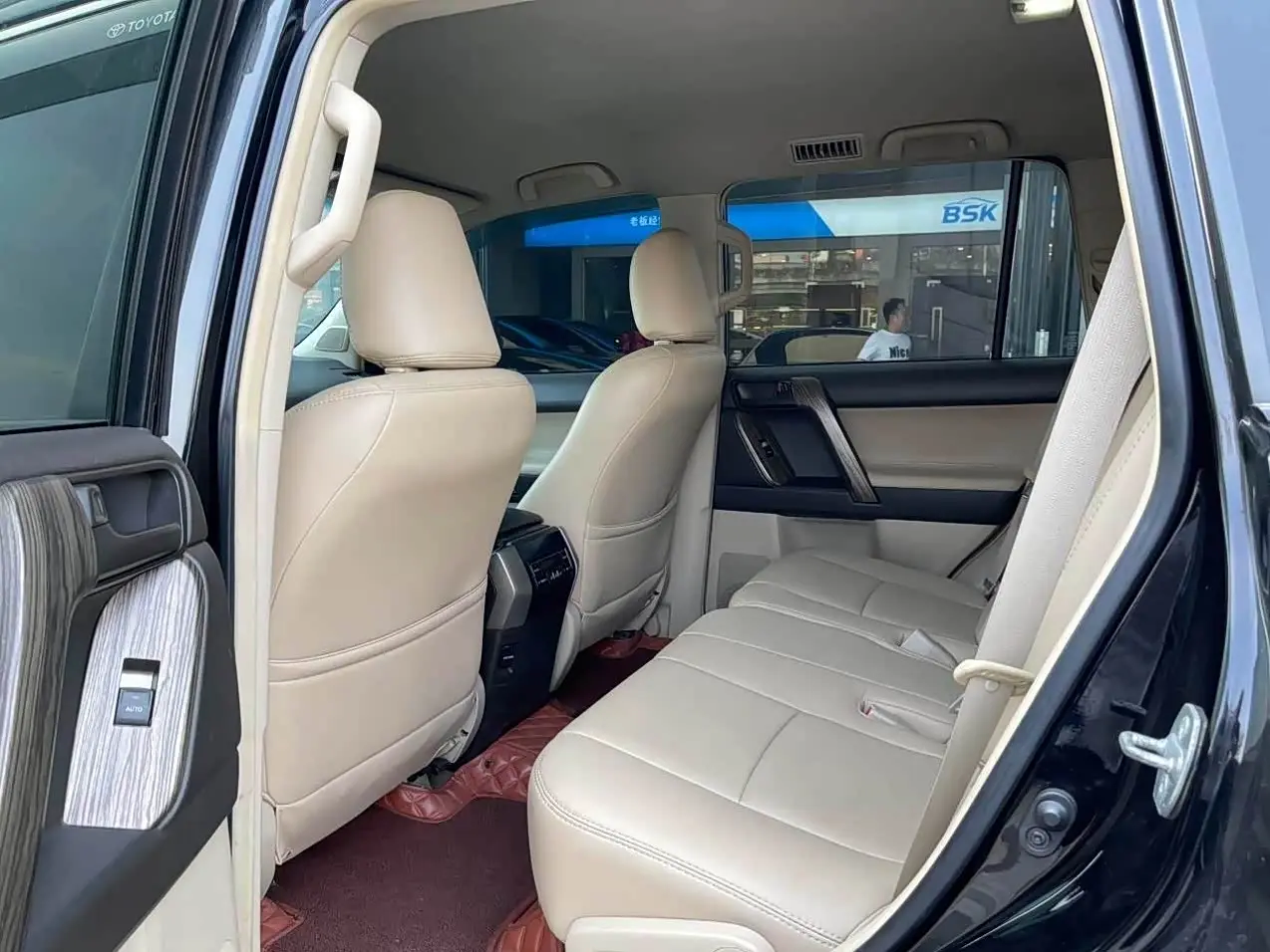 Toyota Prado 2013 — Photo 10/17