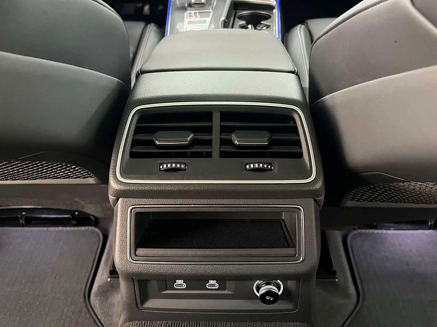Audi A6L 2025 — Photo 13/18